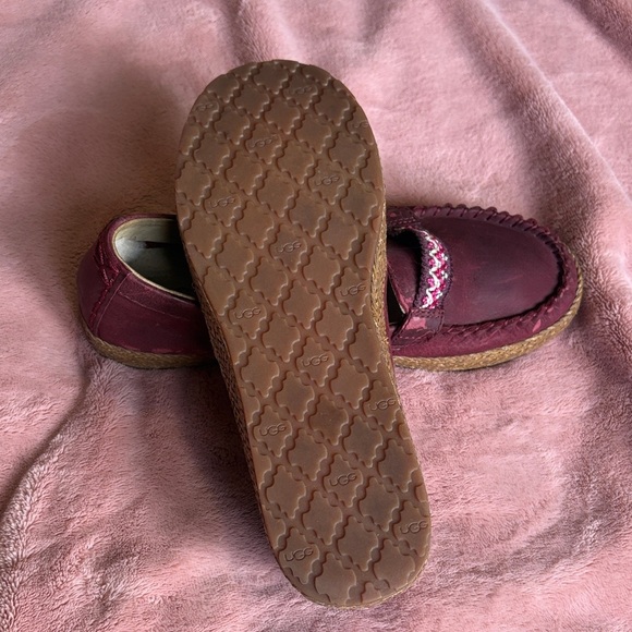 UGG Women's Maroon Moccasins with Woven Detail - Picture 5 of 5